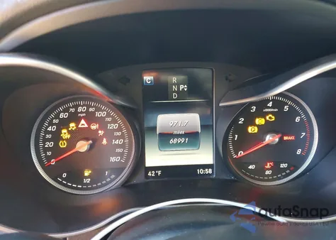 2016 Mercedes-Benz C 300 4Matic z USA, uszkodzony, nr VIN 55SWF4KB4GU146572